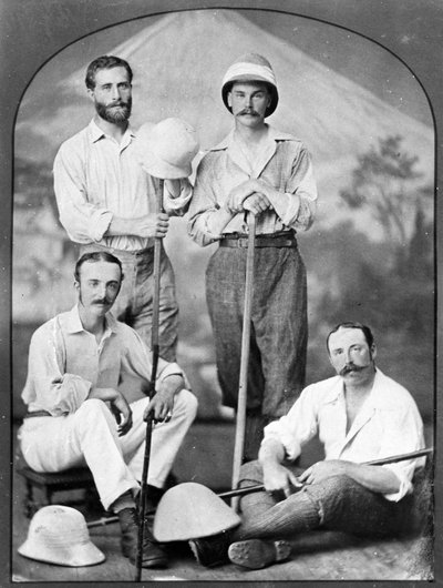 Portrait de quatre hommes européens au Japon - Japanese Photographer